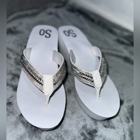 SO Bubbly Women’s Wedge Sandals - Picture 6 of 6